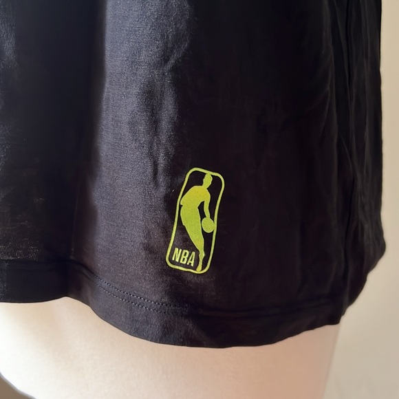 LULULEMON Women’s Classic Black Tank with NBA Logo Size 8/10 - Picture 3 of 11
